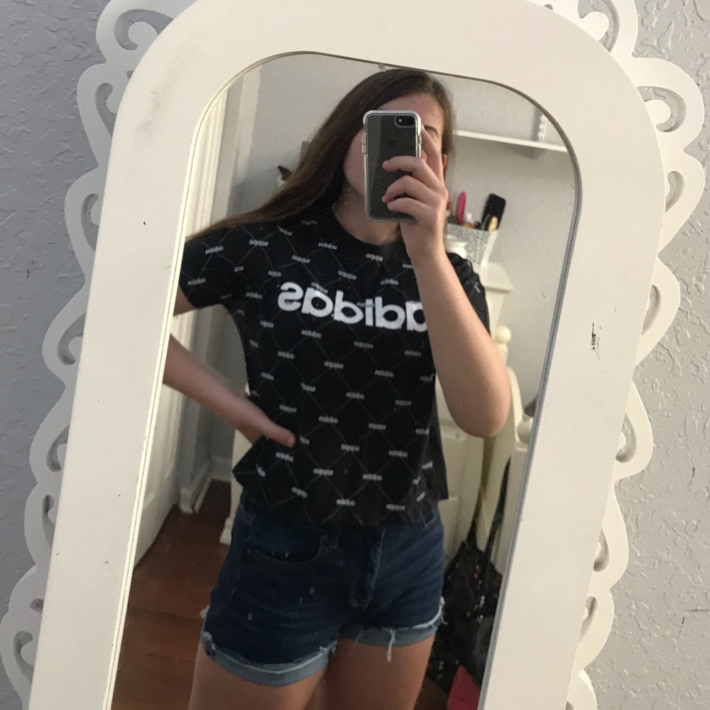 🌻 adidas patterned logo graphic tee